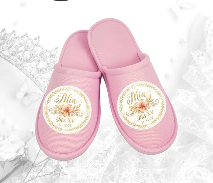 Pantufla XV · rosa con medallón dorado