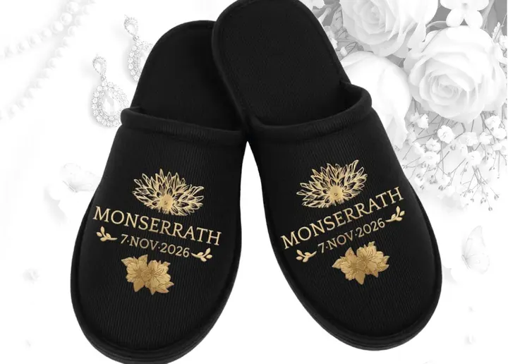 Pantufla XV · negra con hojas doradas