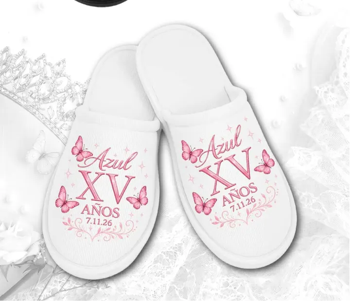 Pantufla XV · blanca con mariposas rosas y XV